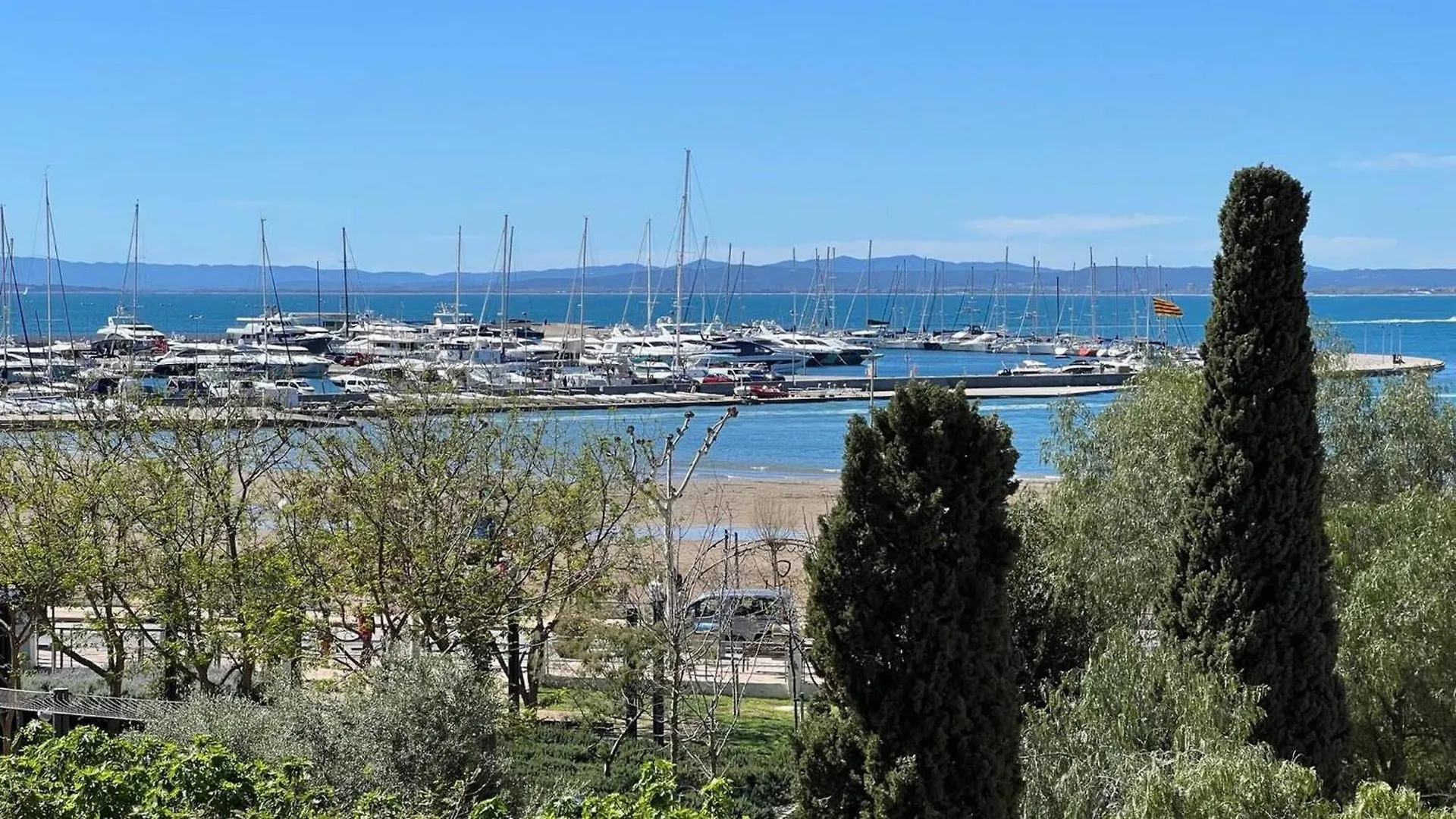 Apartamento Frente Al Mar Roses Spain