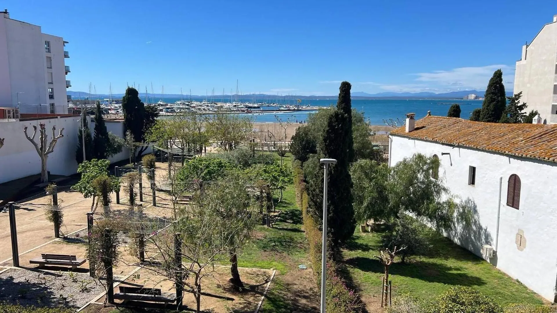 Apartamento Frente Al Mar Roses 0*,  Spain